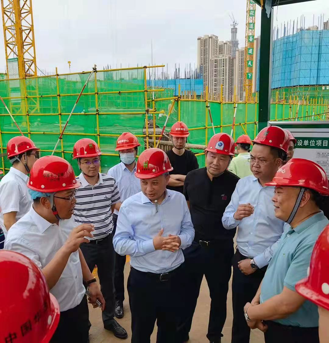 四川省住建廳黨組書記、廳長(zhǎng)何樹平一行到玉景苑項(xiàng)目調(diào)研