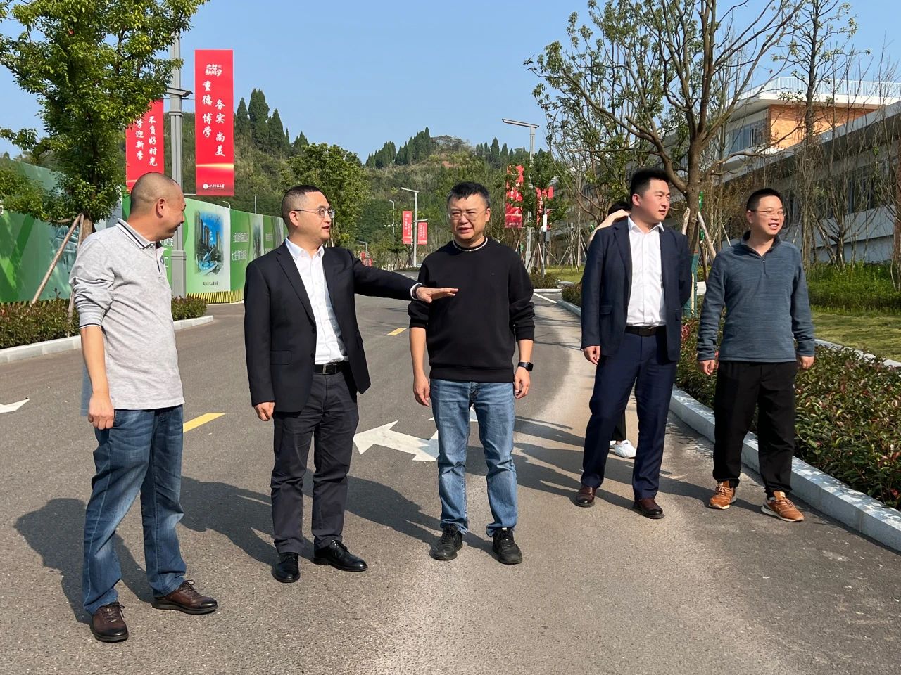 公司黨委書記、執(zhí)行董事朱軍一行到川師遂寧校區(qū)項(xiàng)目開展“奮戰(zhàn)四個(gè)月”專項(xiàng)督導(dǎo)