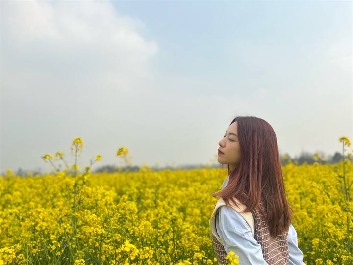 個(gè)人三等獎(jiǎng)  何夢(mèng)璇  面朝花海，春暖花開.jpg